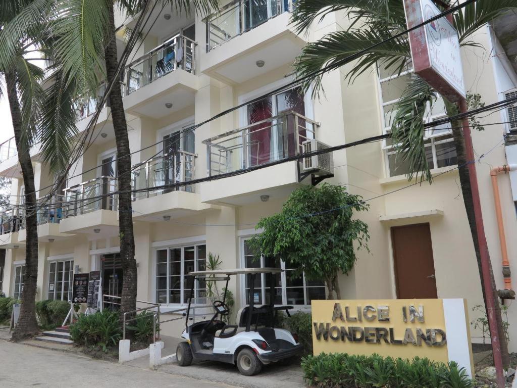 Alice In Wonderland Beach Hotel Balabag  Exterior photo