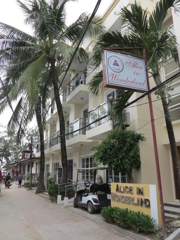 Alice In Wonderland Beach Hotel Balabag  Exterior photo